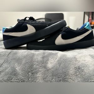 2020
Bruin React T SB 'Dark Obsidian'